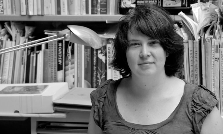Kirsten Solveig Schneider im Atelier des Typografen Günter Gerhard Lange, Großhesselohe